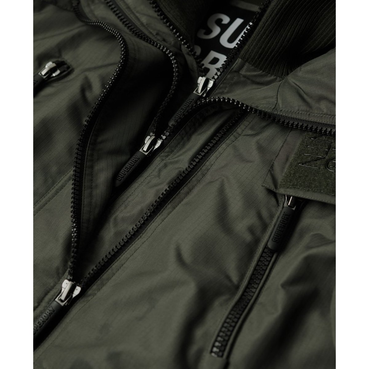 Veste Mountain SD Windcheater vert olive surplus, SUPERDRY