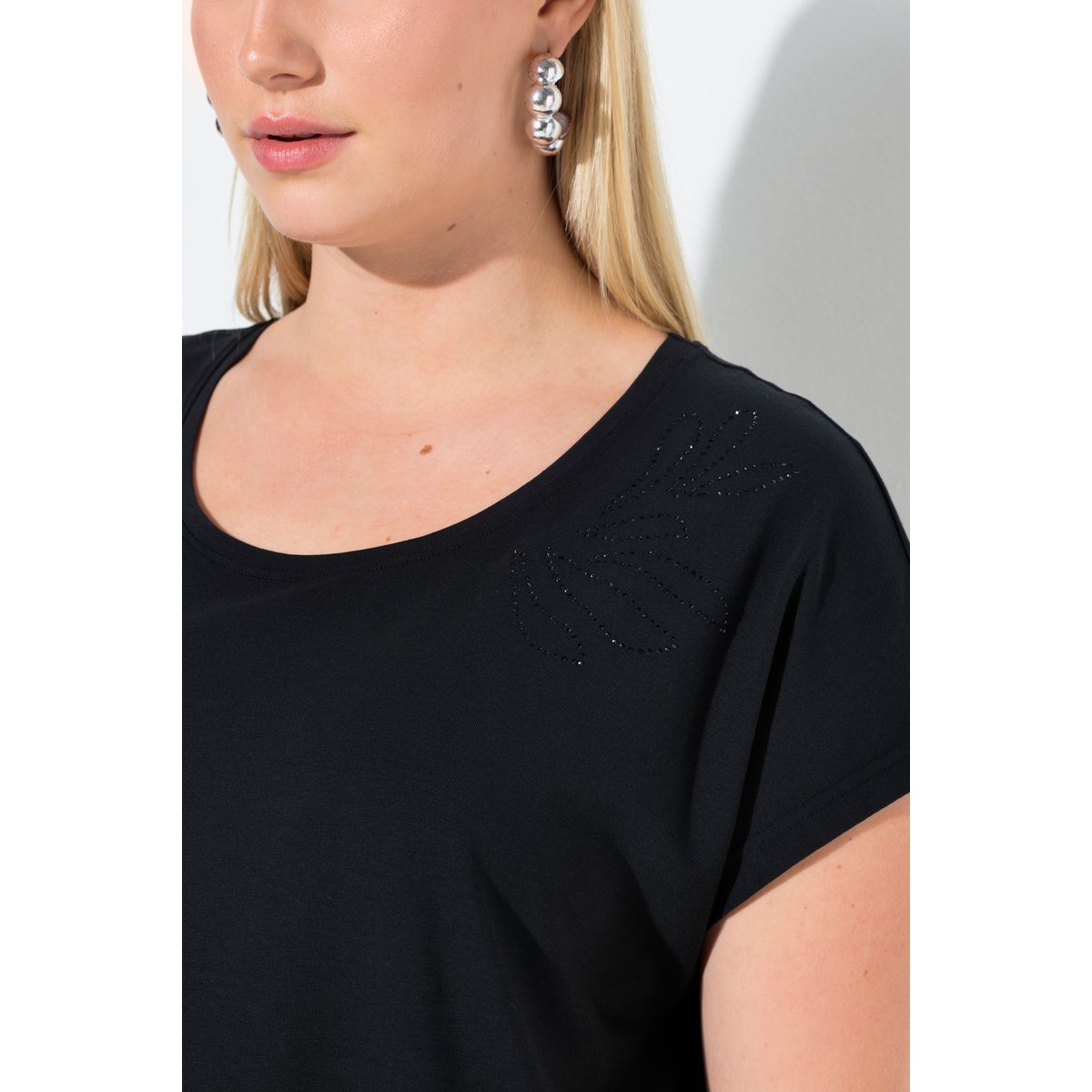 Robe oversize en jersey. Décolleté rond et noir, ULLA POPKEN