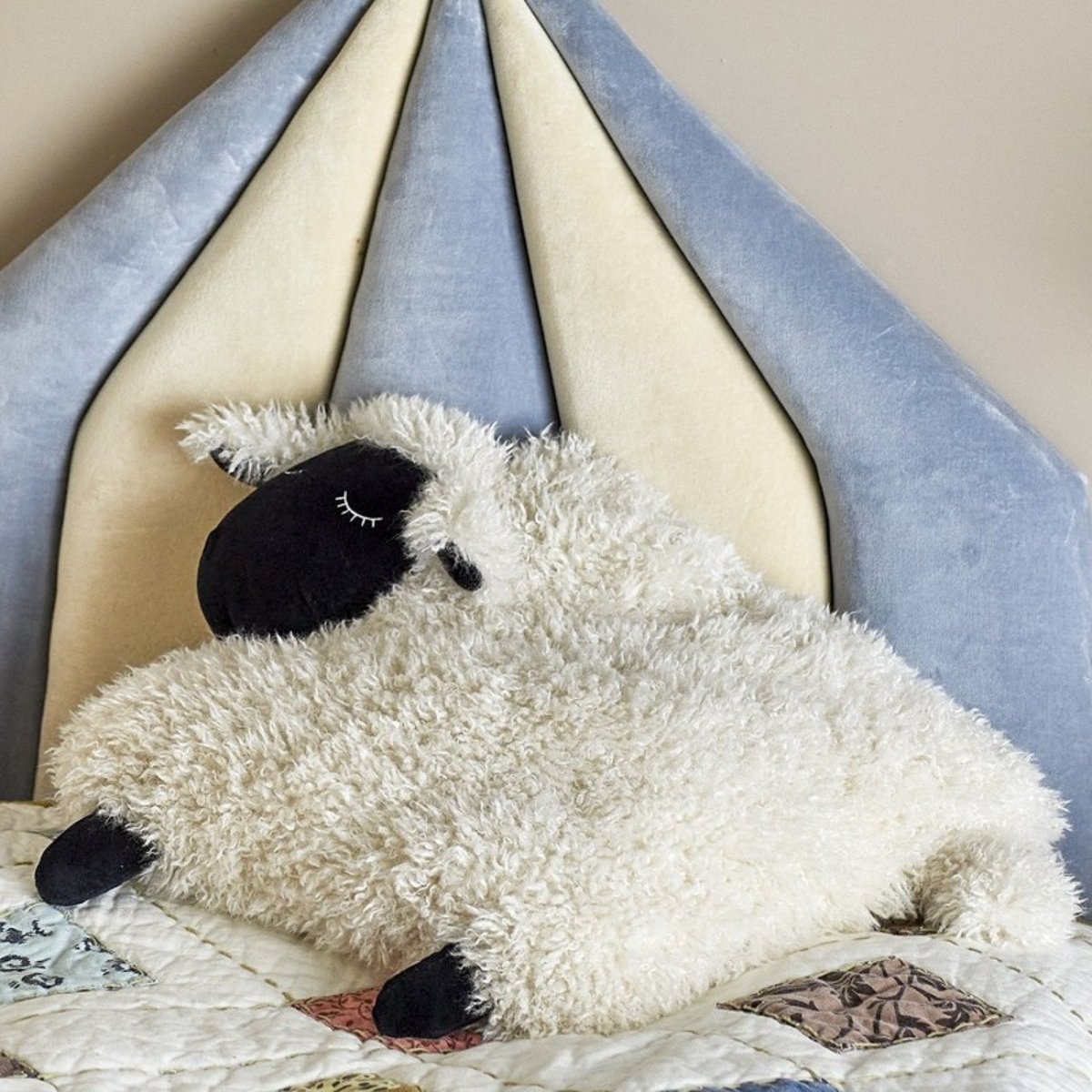 Grand coussin peluche mouton DOLLY blanc, BLOOMINGVILLE