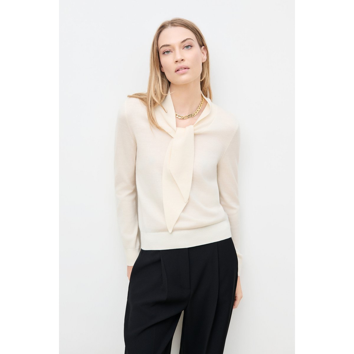 Pull droit col lavallière MYRIAM ecru, CAROLL