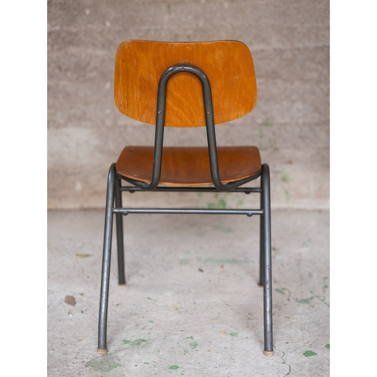 Chaise d'école au style industriel Alma N°2045 - Bon état bois clair, DEBONGOUT