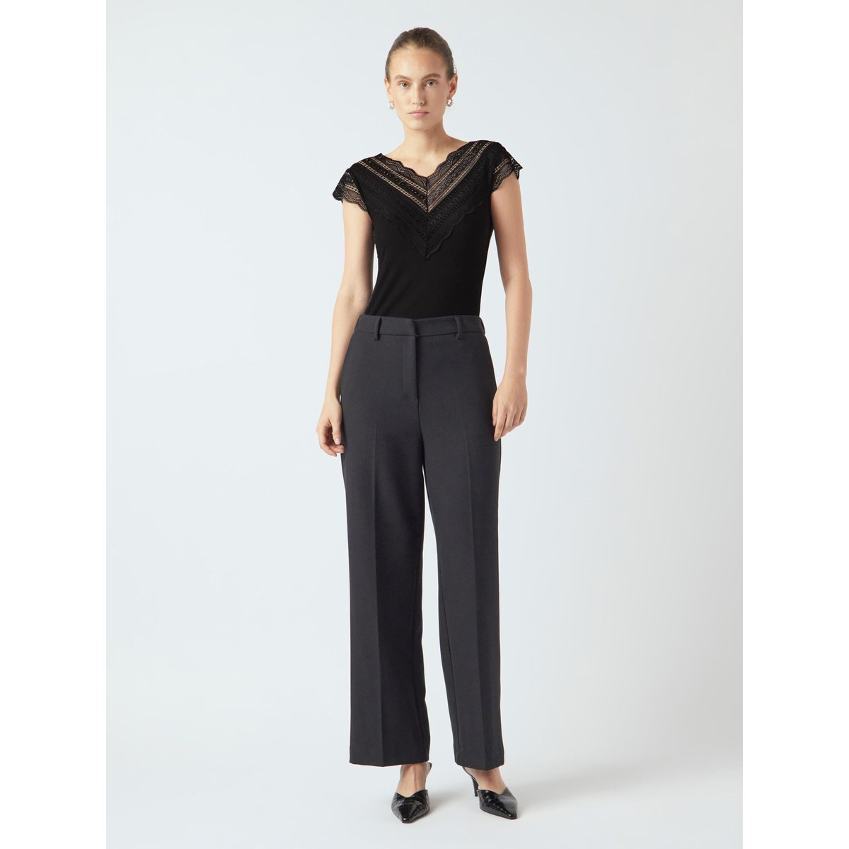Top black 1, YAS