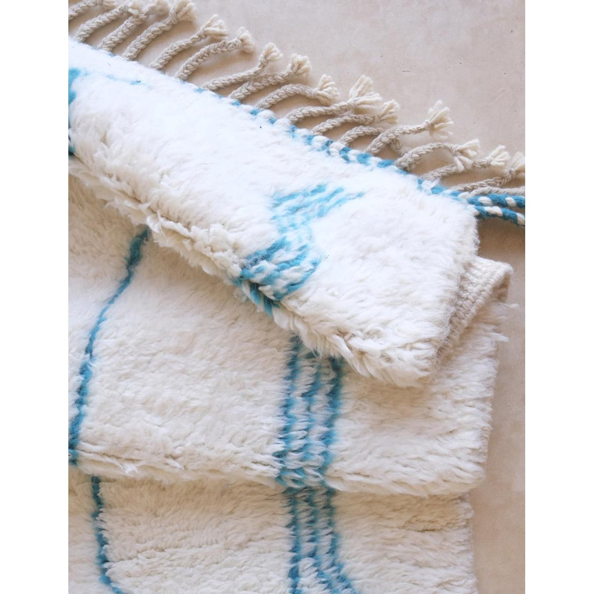 Tapis berbère graphique au style nord-africain en laine 214 x 280 cm bleu naturel, AFK LIVING