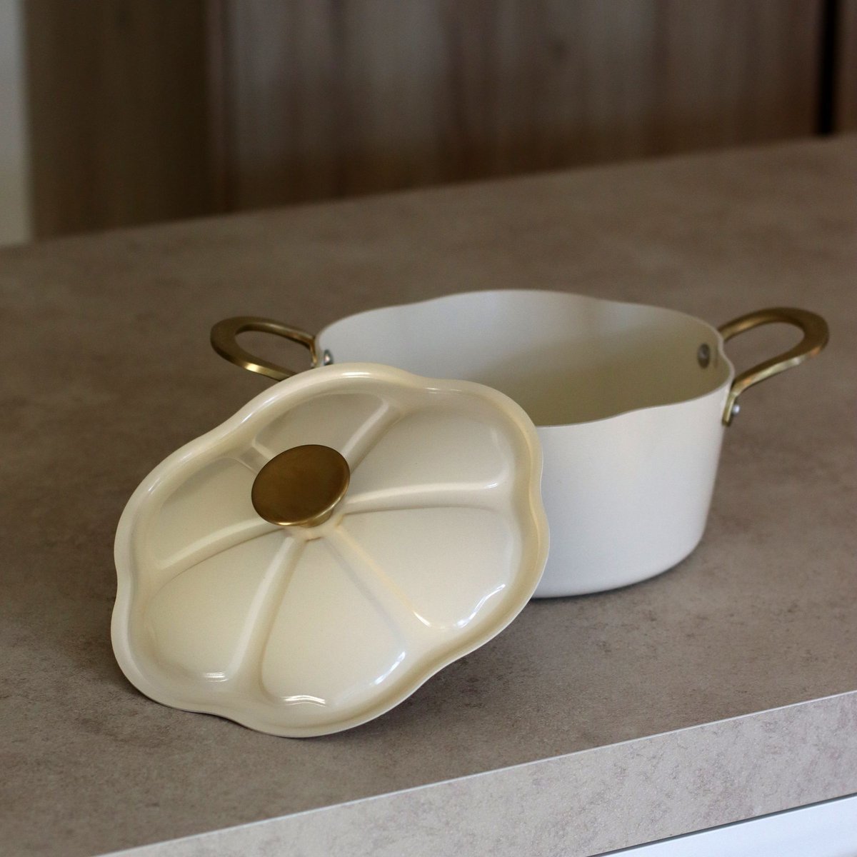 Faitout 24cm en aluminium recyclé, DAHLIA beige-or, MENASTYL