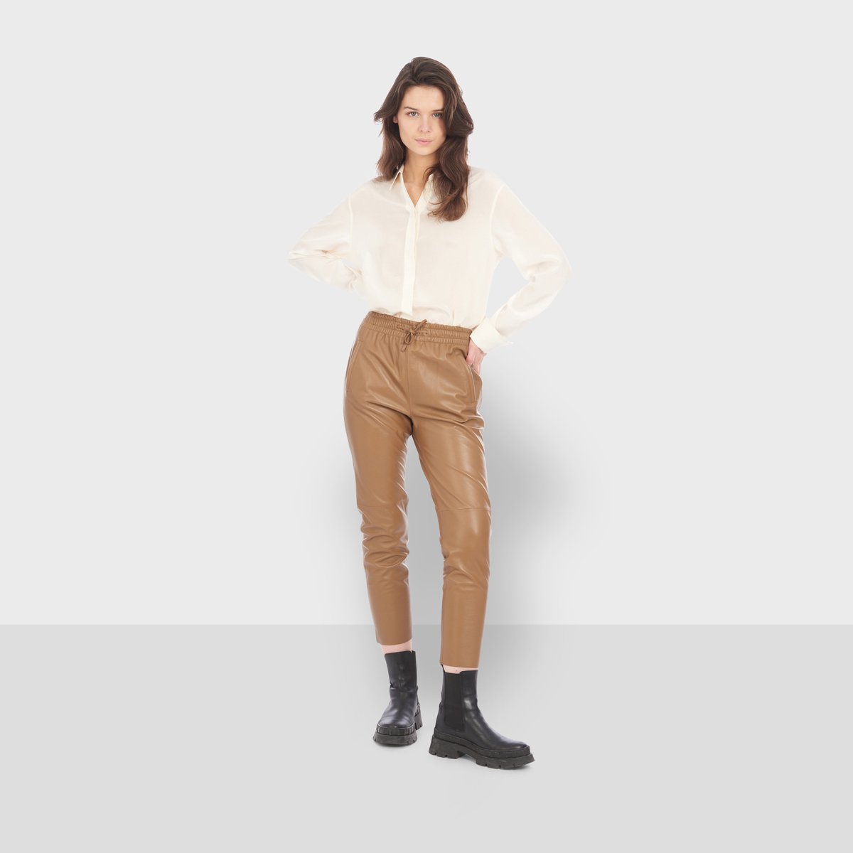 Pantalon en cuir à taille élastiquée GIFT café, OAKWOOD
