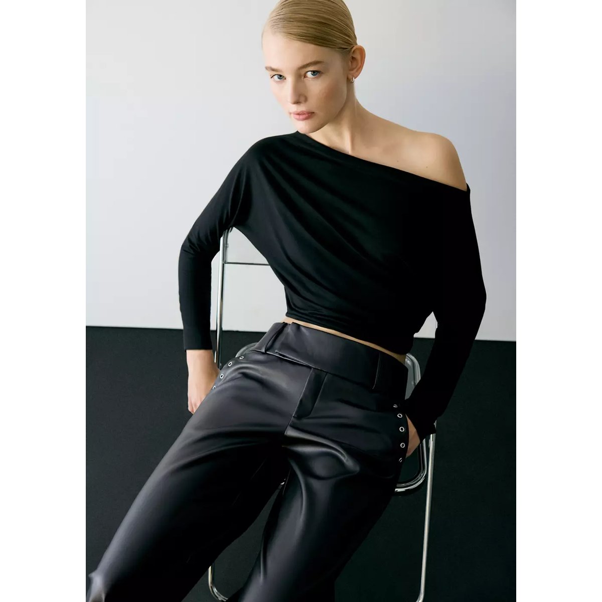 Pantalon effet cuir à œillets noir, MANGO TEEN