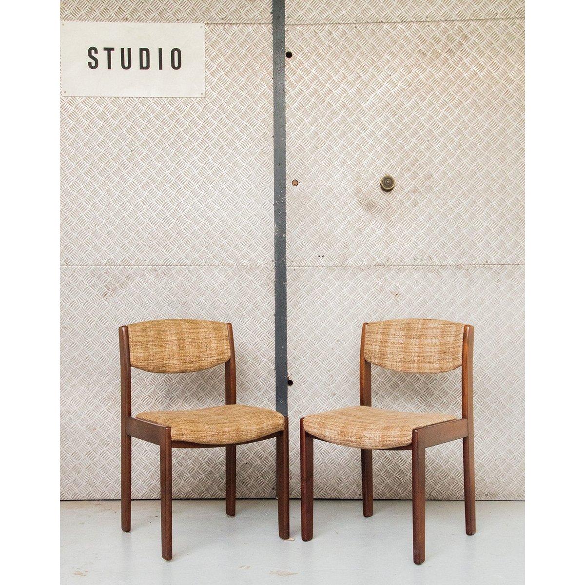 Lot de 6 chaises scandinaves Alma N°369 - Bon état bois, DEBONGOUT