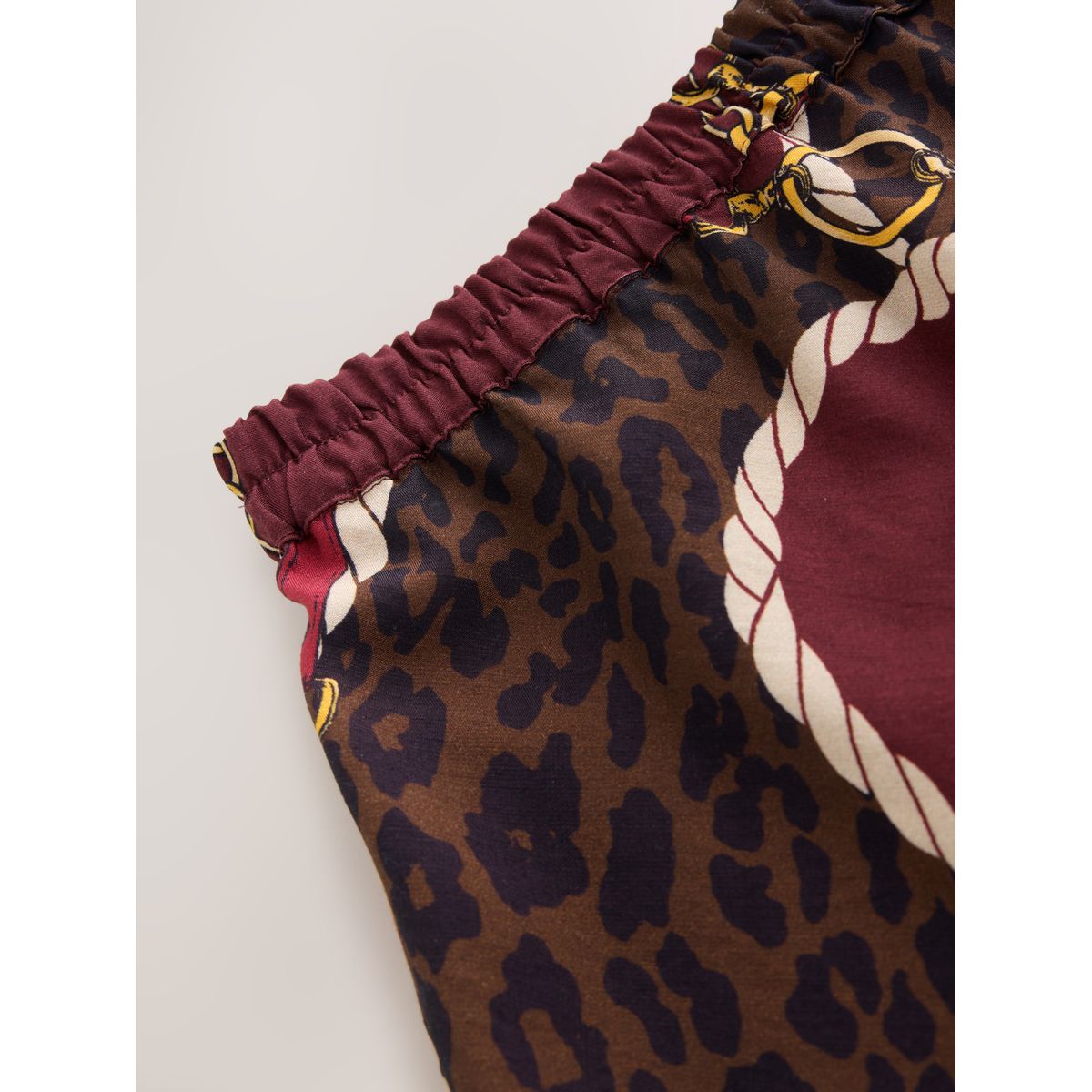 Jupe mi-longue en satin mat impression rouge bordeaux, NEXT