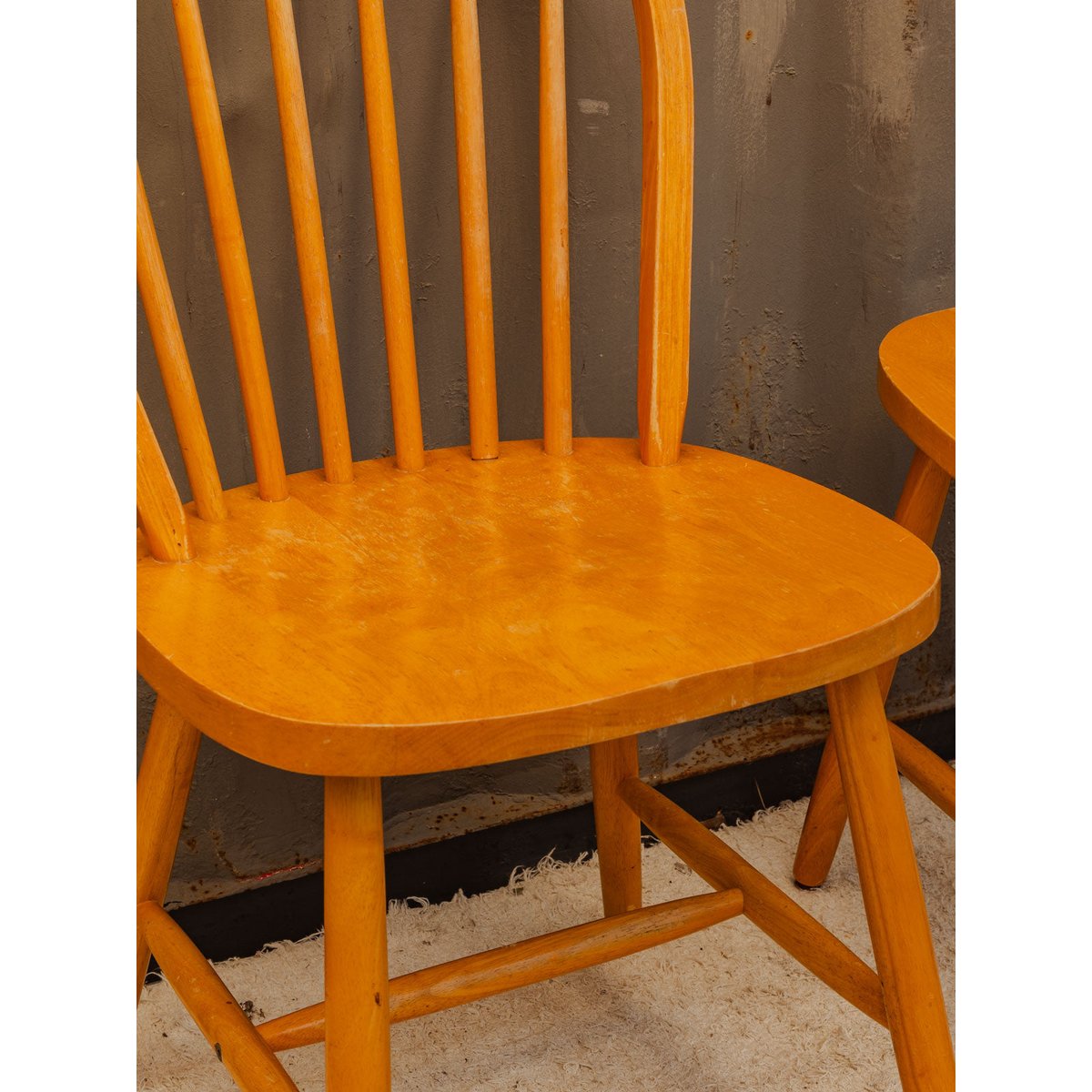 Lot de 4 chaises en bois Claude N°1542 - Bon état bois clair, DEBONGOUT