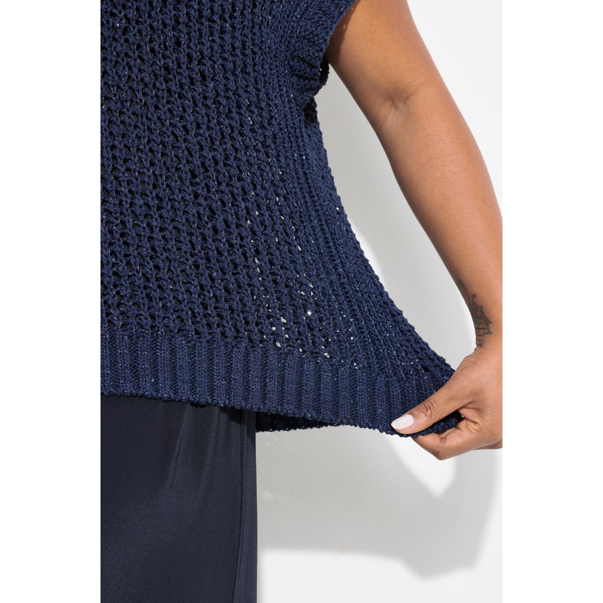 Pull à paillettes. Col rond et marine foncé, ULLA POPKEN