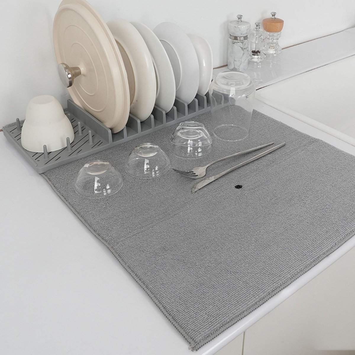 Egouttoir en polypropylène avec tapis en polyester gris, MENASTYL