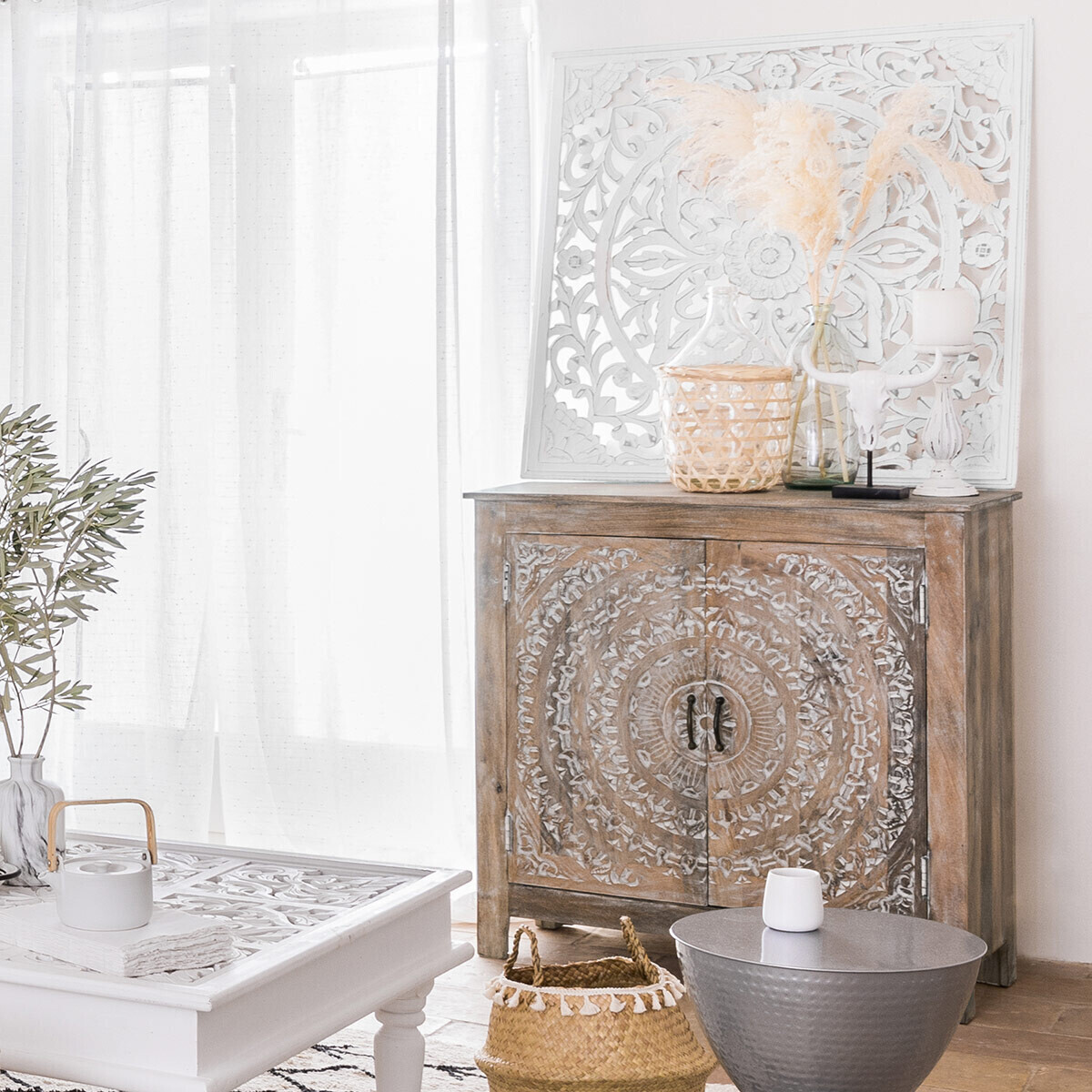 Buffet 2 portes bois de manguier sculpté main SHIREL beige, ATMOSPHERA