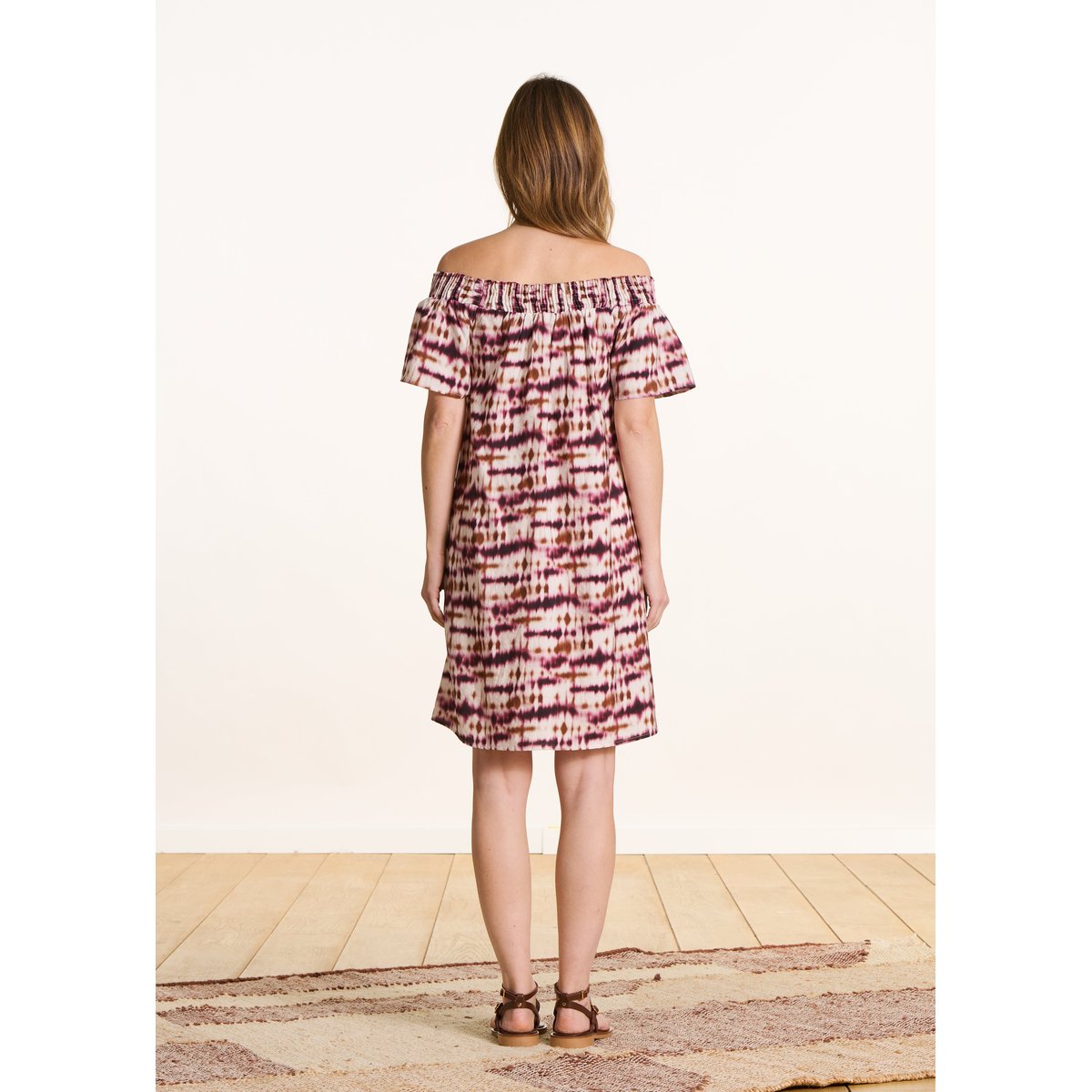 Robe courte épaules dénudées à imprimé tie & dye ecru/burgundy, LA FEE MARABOUTEE