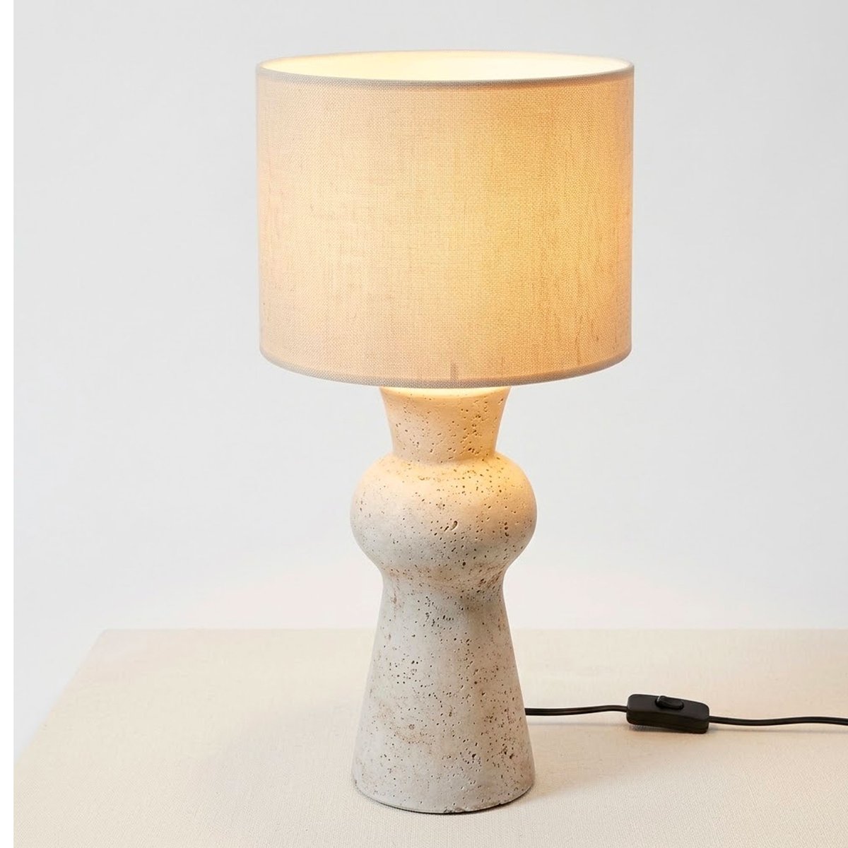 Lampe à poser en ciment gris et abat-jour lin beige 28x28x54.5cm gris, WADIGA