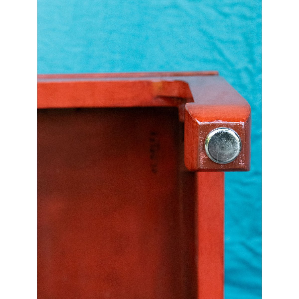 Table basse en bois laqué rouge Donna N°1609 - Bon état rouge, DEBONGOUT