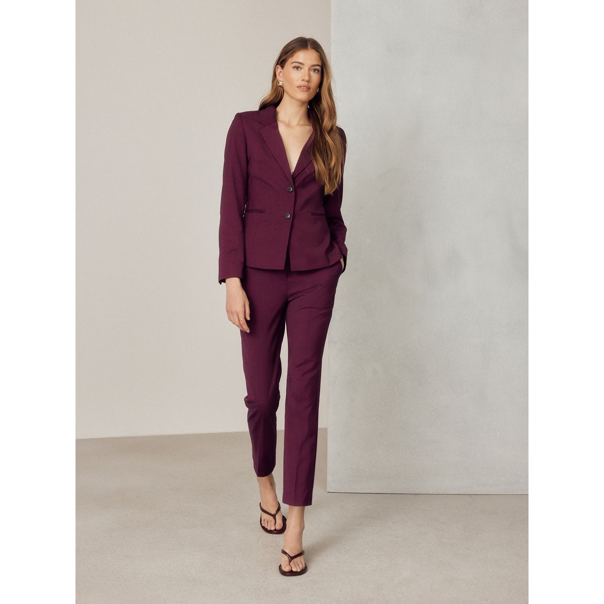 Pantalon slim et ajusté rouge bordeaux, NEXT