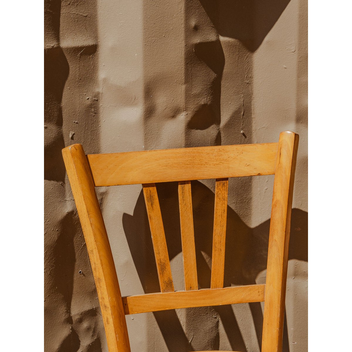 Lot de 8 chaises en bois Claude N°1406 - Bon état bois clair, DEBONGOUT