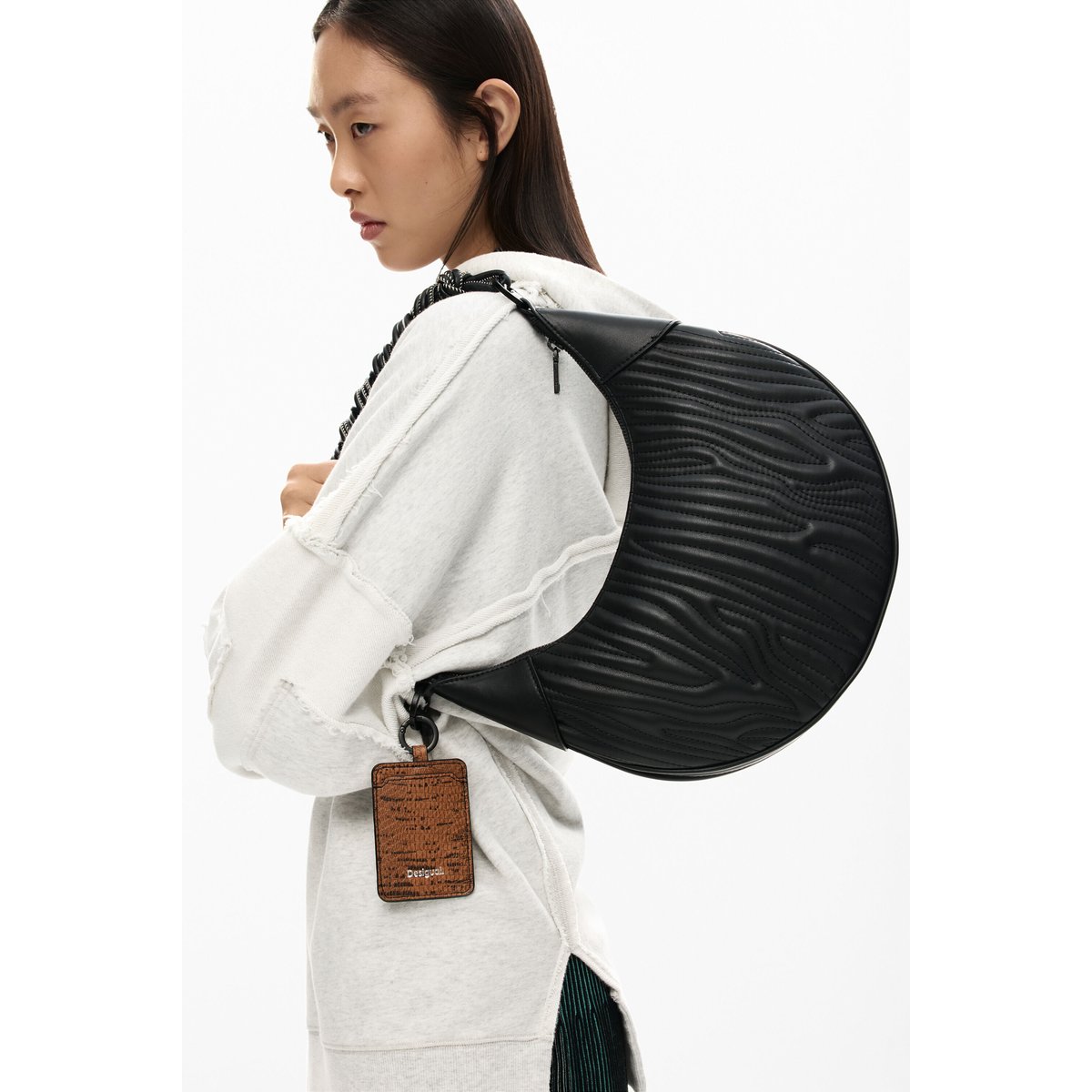 Sac moyen ovale en relief noir, DESIGUAL