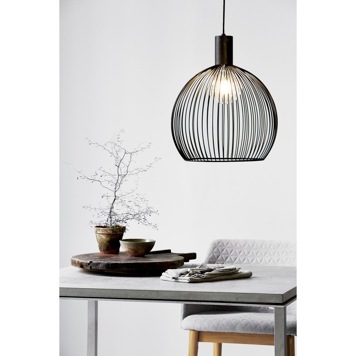 Suspension minimaliste en métal, AVER noir, DESIGN FOR THE PEOPLE
