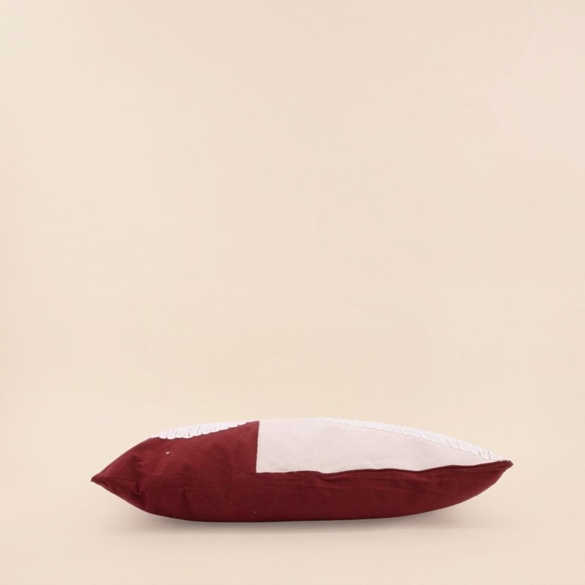 Coussin brodé motifs géométriques 30x50cm bordeaux, ORNAMI
