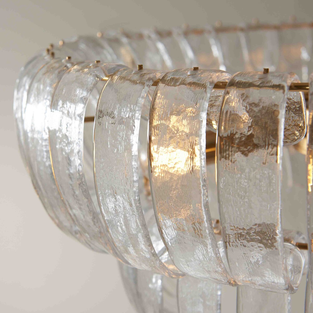 Marnie 6-Light Tiered Textured Glass Pendant Light brass, ÉDITÉ
