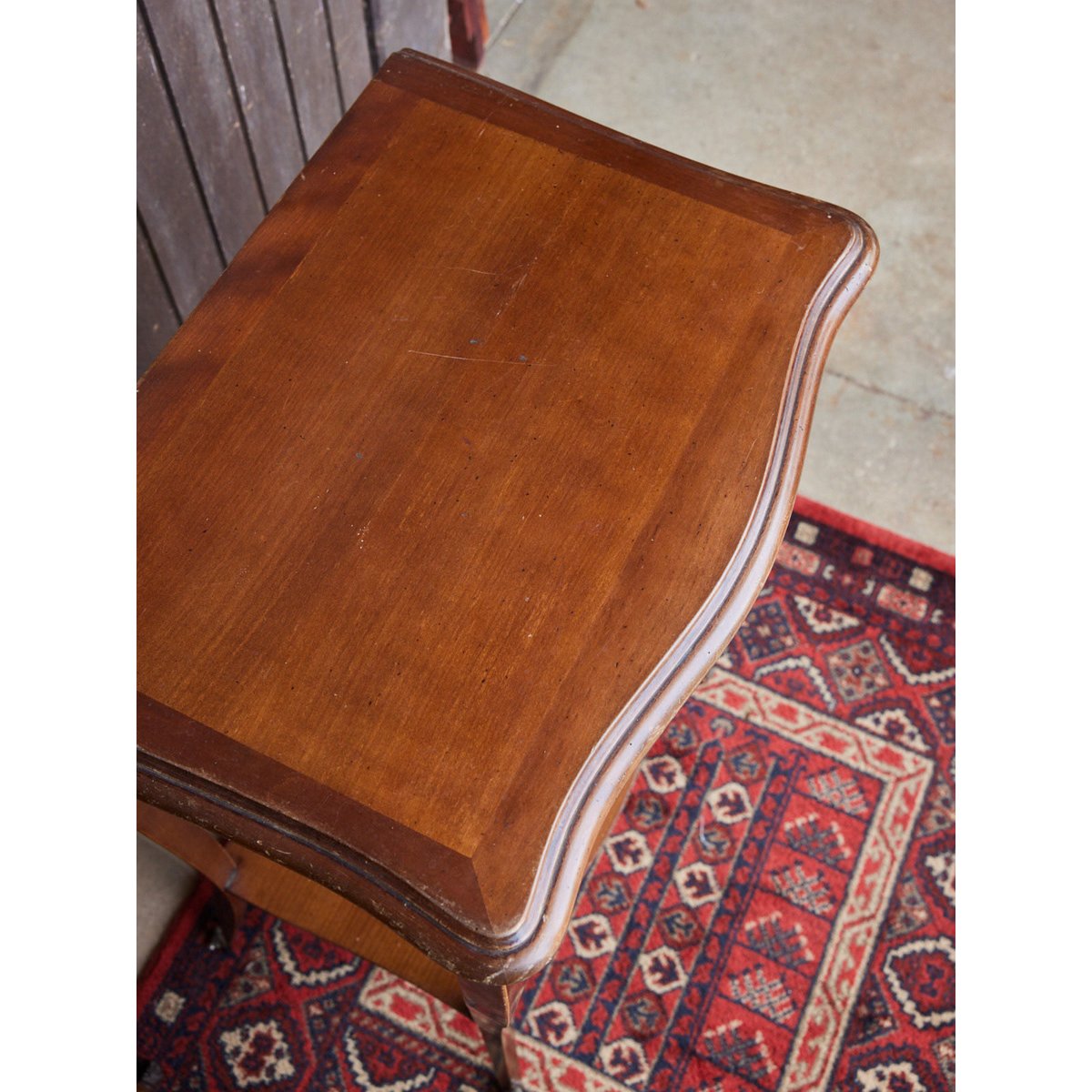 Paire de chevets en merisier Odile N°1425 - Bon état bois foncé, DEBONGOUT