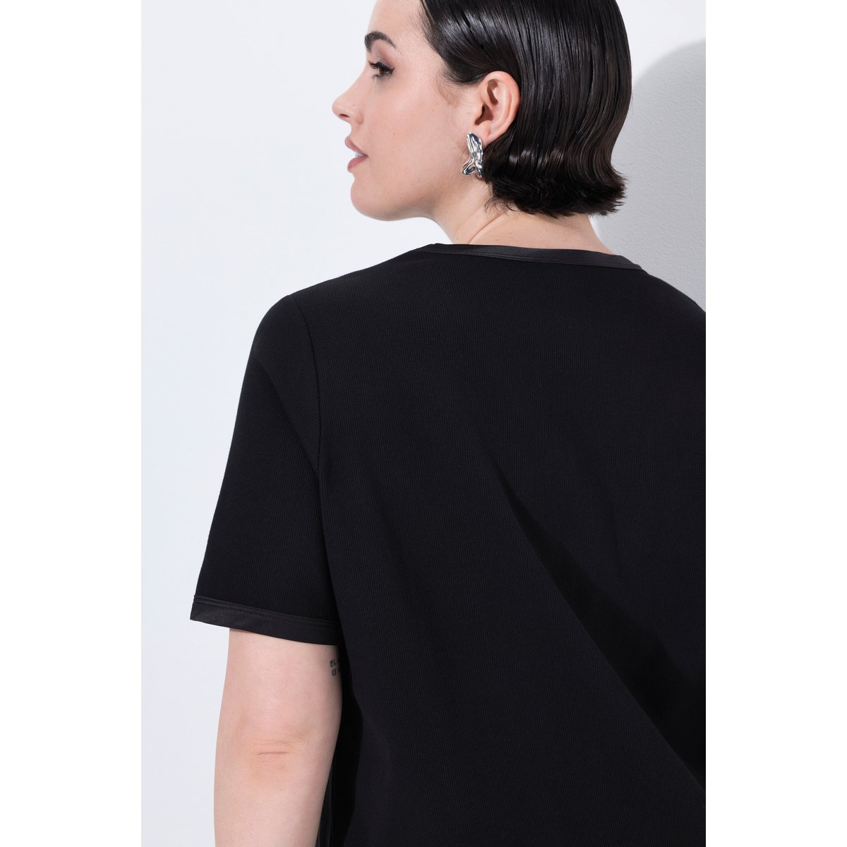 T-shirt en jersey côtelé, liseré en satin noir, ULLA POPKEN
