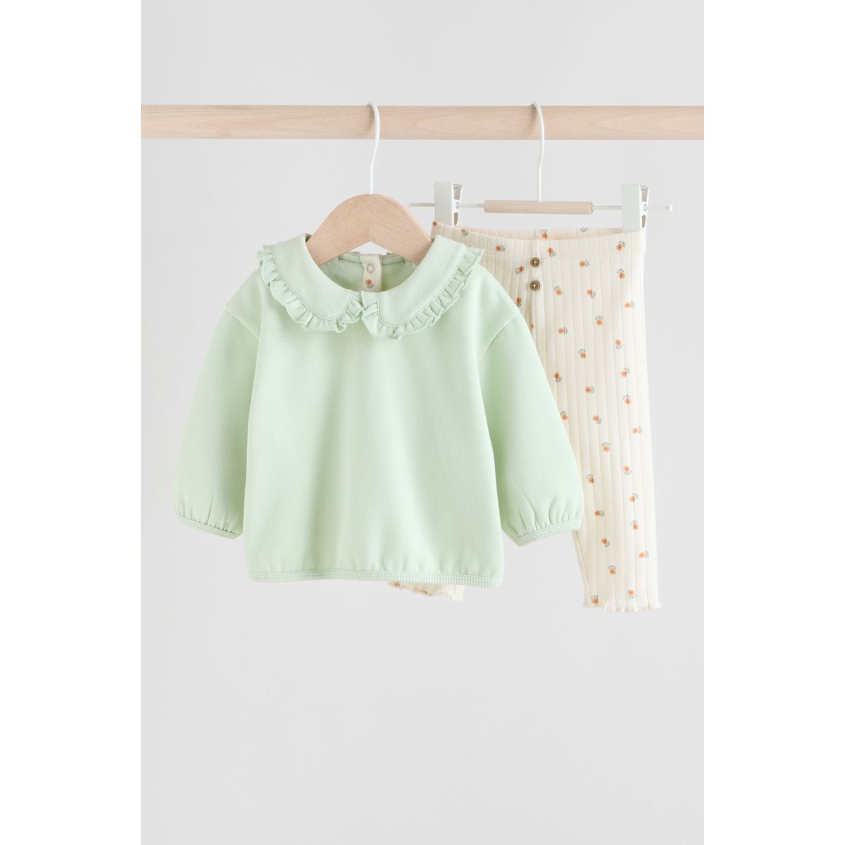 Sweat col à volants et legging bébé, 2 pièces vert sauge/crème ditsy, NEXT