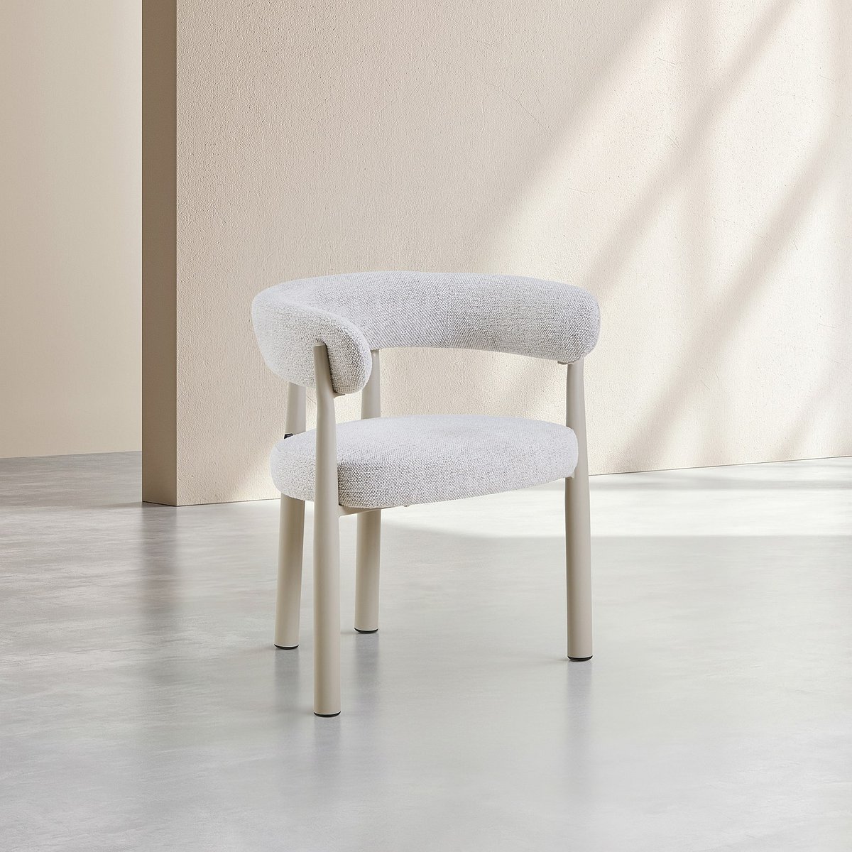 Lot de 2 chaises en tissu et métal crème avec accoudoirs BRYNE ivoire, HABITAT