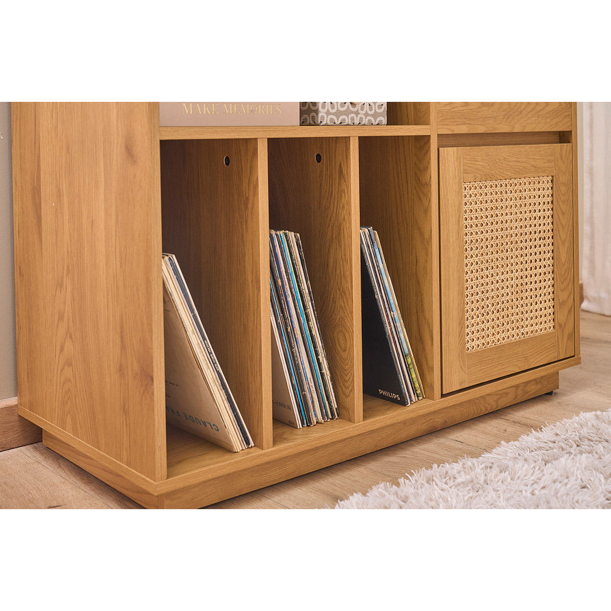 Buffet de rangement vinyles finition bois clair chêne et cannage rotin L95 cm ALICANTE chêne clair, MILIBOO