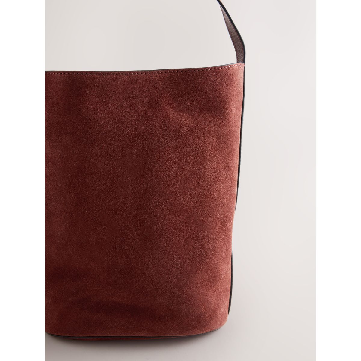 Sac seau porté épaule en cuir souple marron rouille, NEXT