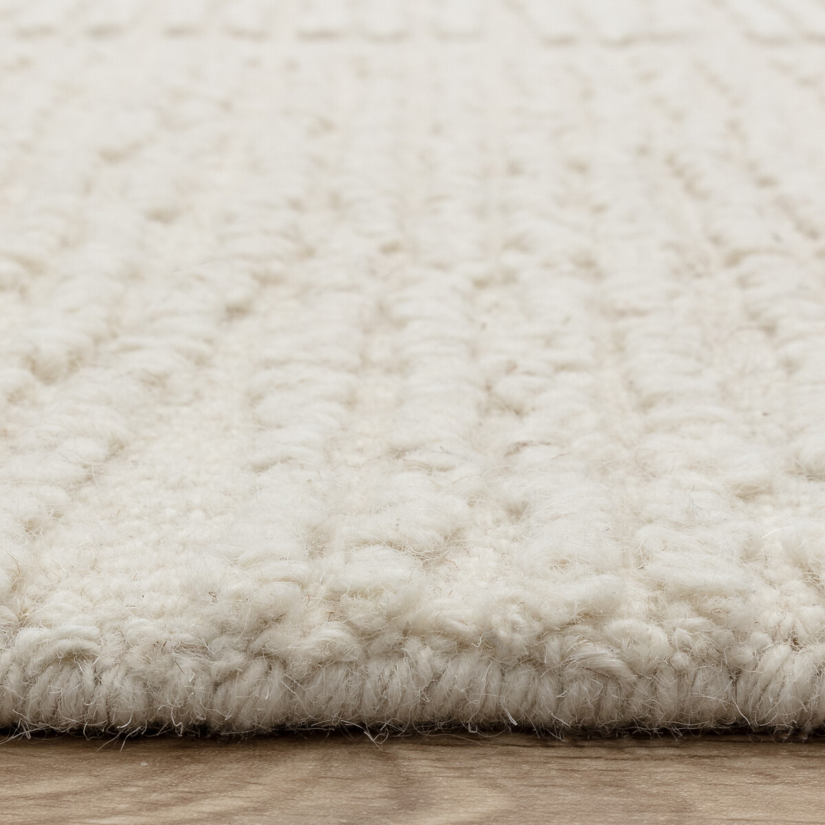 Zennith Textured Collumn Rug cream, SO'HOME