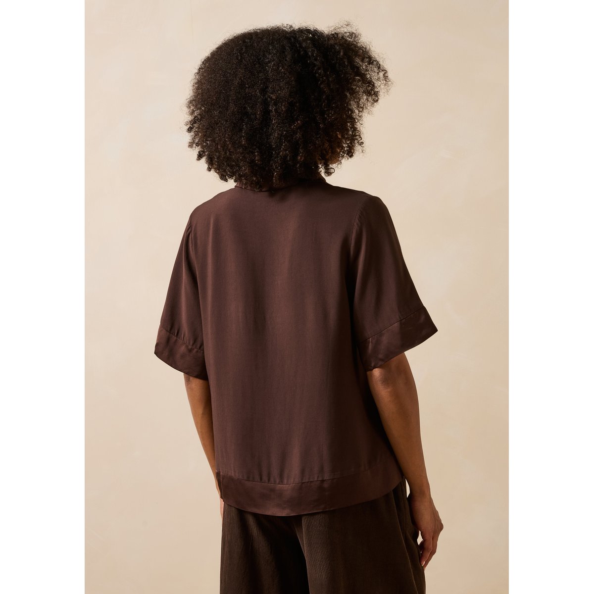 Top polo en satin manches courtes ganache, LA FEE MARABOUTEE