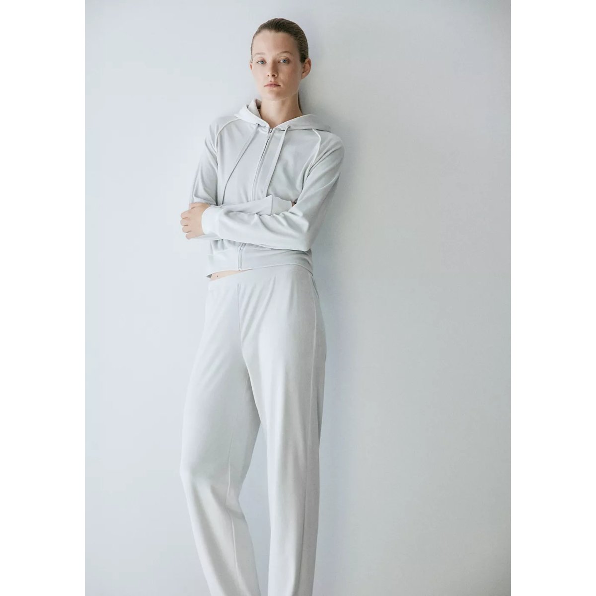 Pantalon velours au toucher doux gris, MANGO