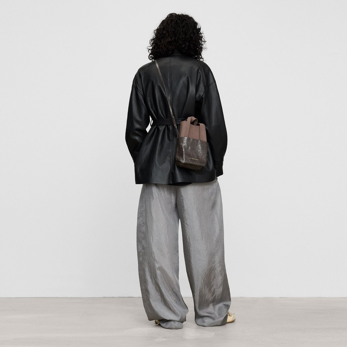 Veste croisée en simili avec ceinture avec du coton noir, ADOLFO DOMINGUEZ