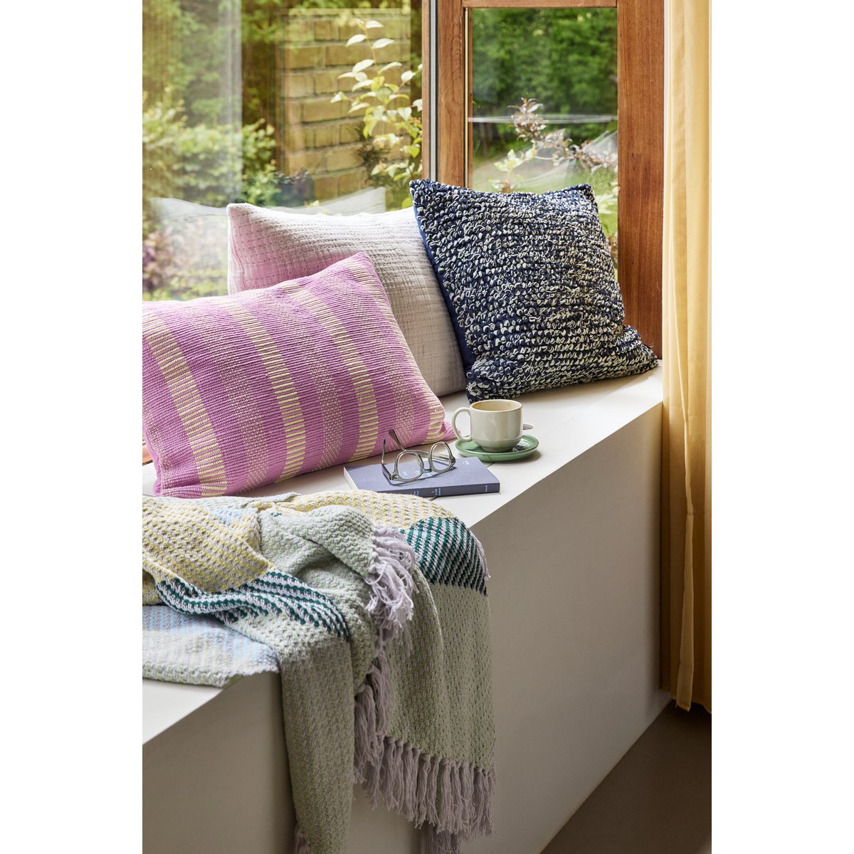 Coussin en coton BLEND bleu foncé, HUBSCH