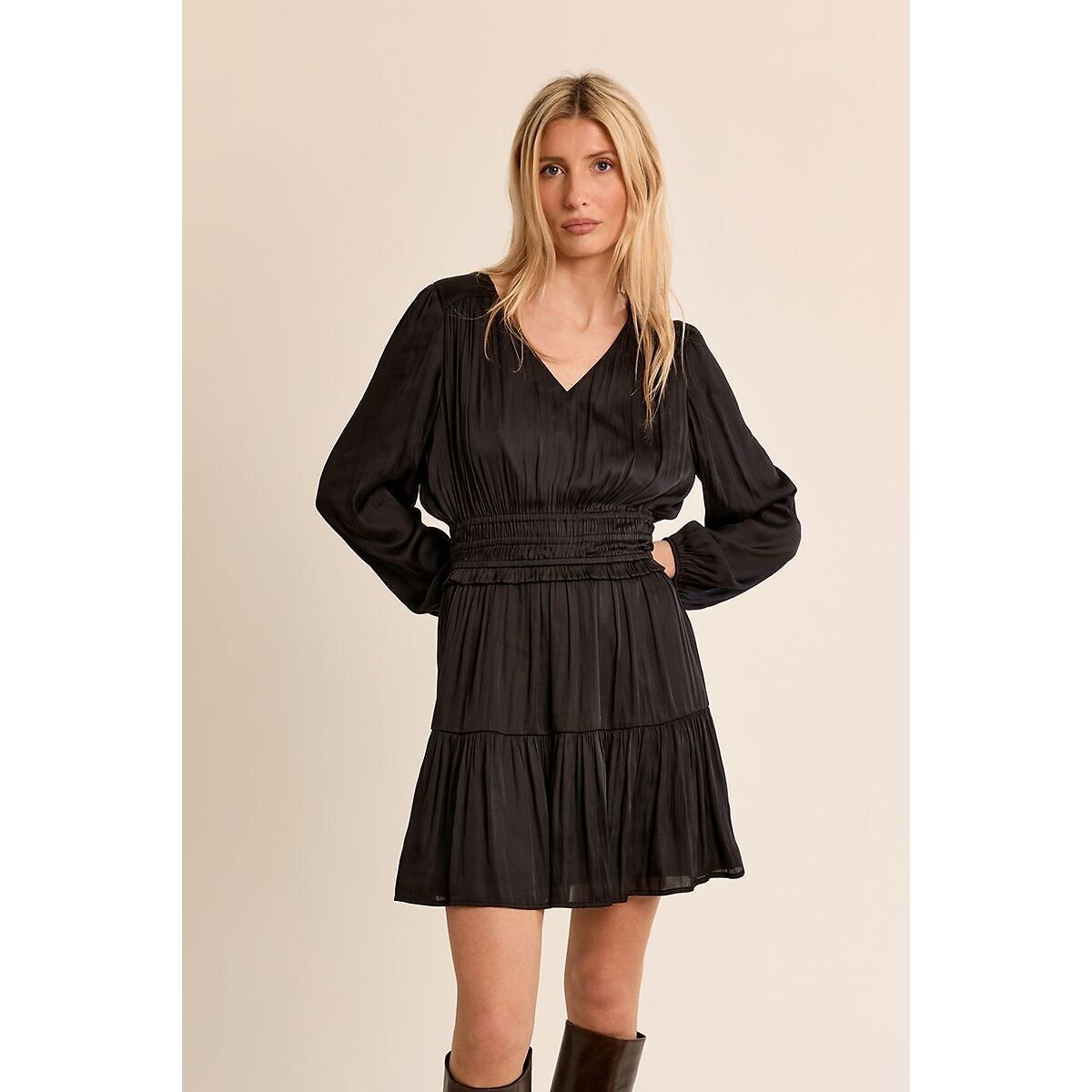 Robe courte satinée noir, MOLLY BRACKEN