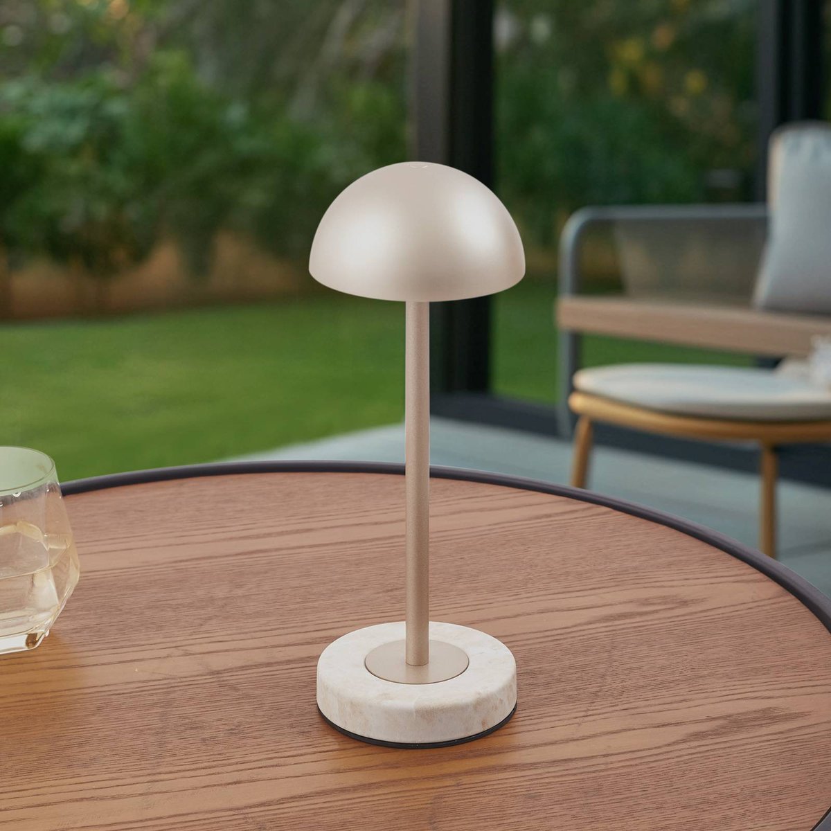 Luminaire de terrasse en métal moderneLED champagne doré, travertin, LINDBY