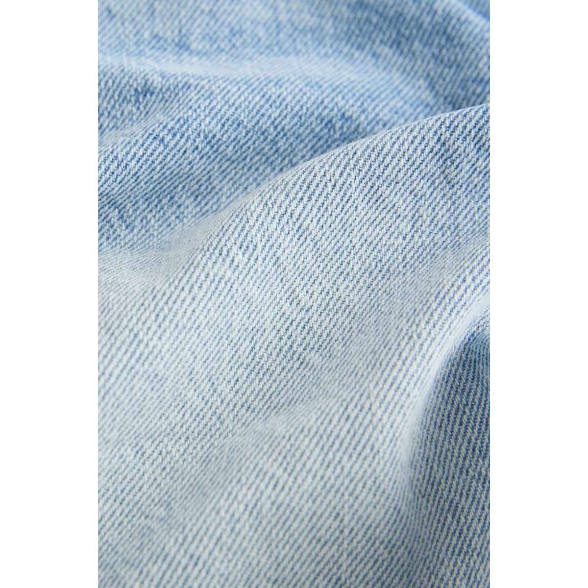 Short en jean à bords effilochés bleu moyen, NEXT