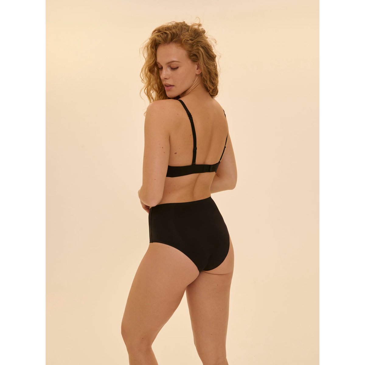 Soutien-gorge emboitant multi-positions sans couture, ESSENTIEL noir, SIMONE PERELE
