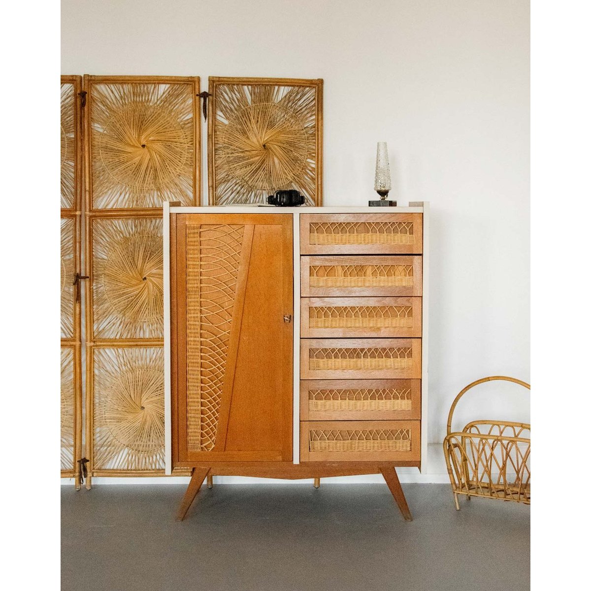 Armoire en bois et osier Blandine N°392 - Bon état blanc, DEBONGOUT