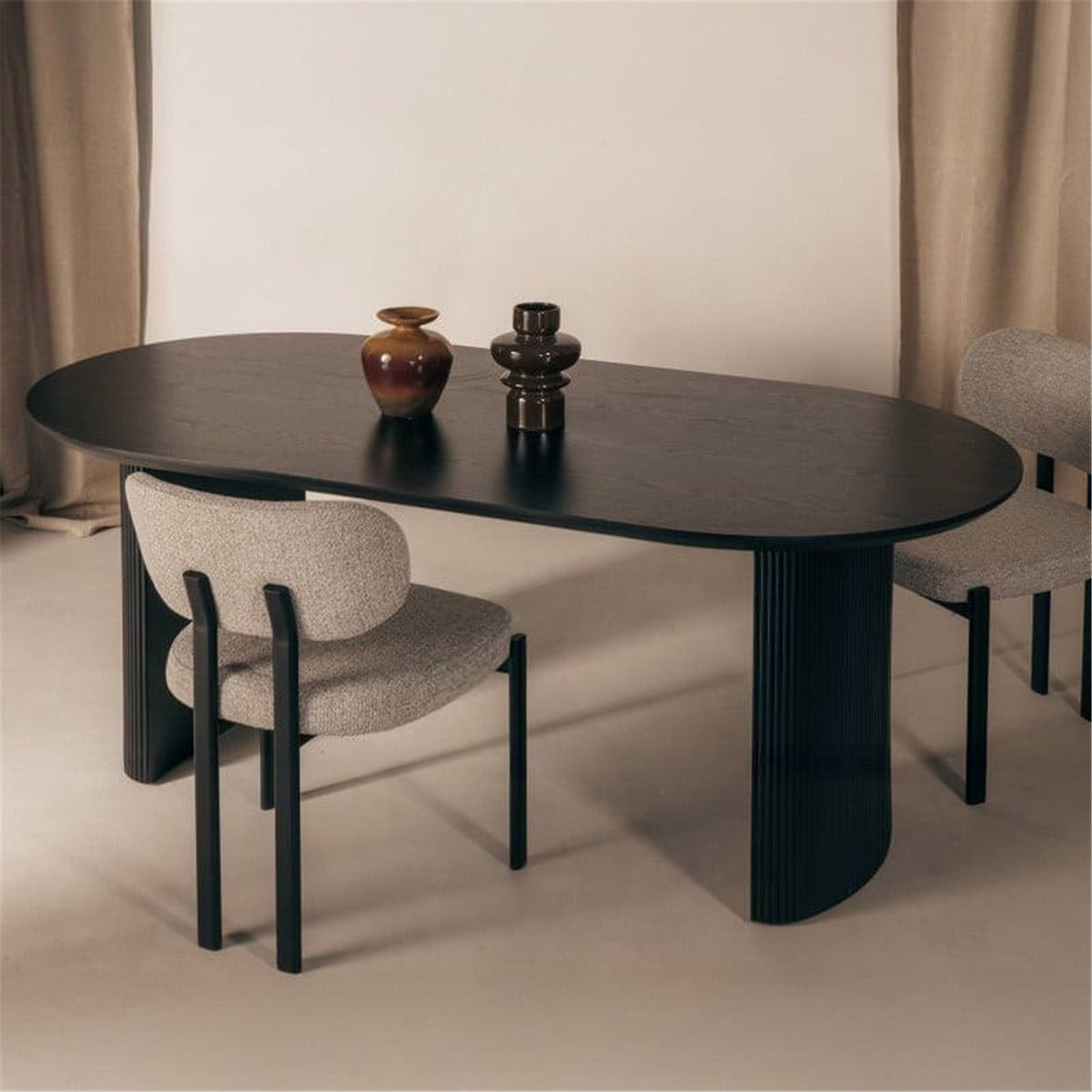 Table à manger ovale en bois cannelé noir, RECOLLECTION