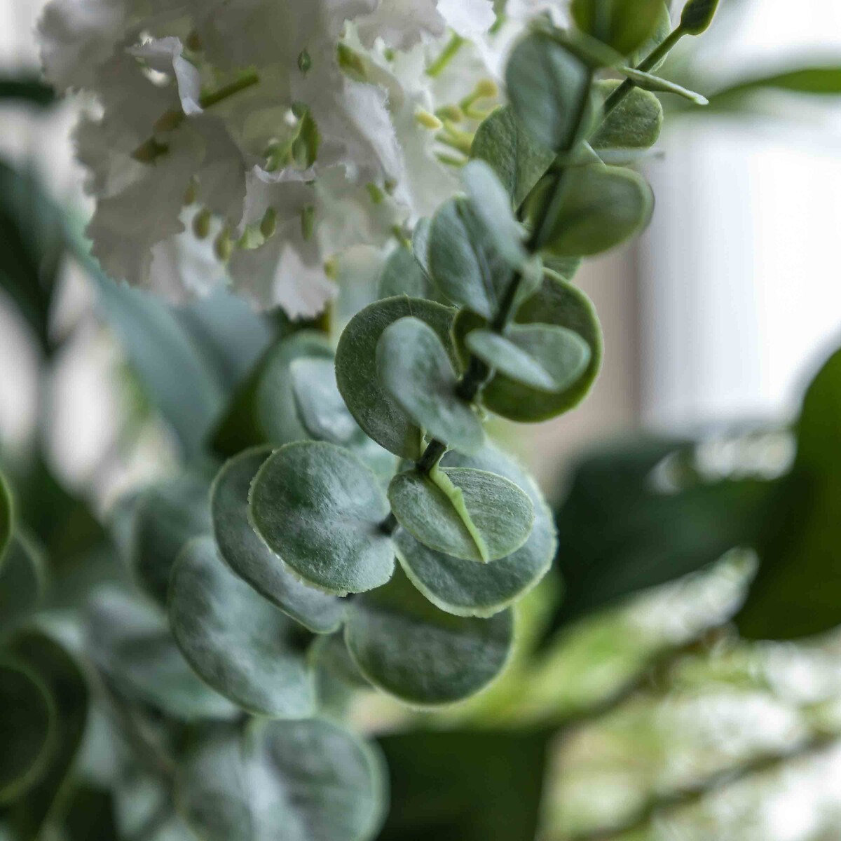 Mixed Eucalyptus & Floral Vase Arrangement green, ÉDITÉ