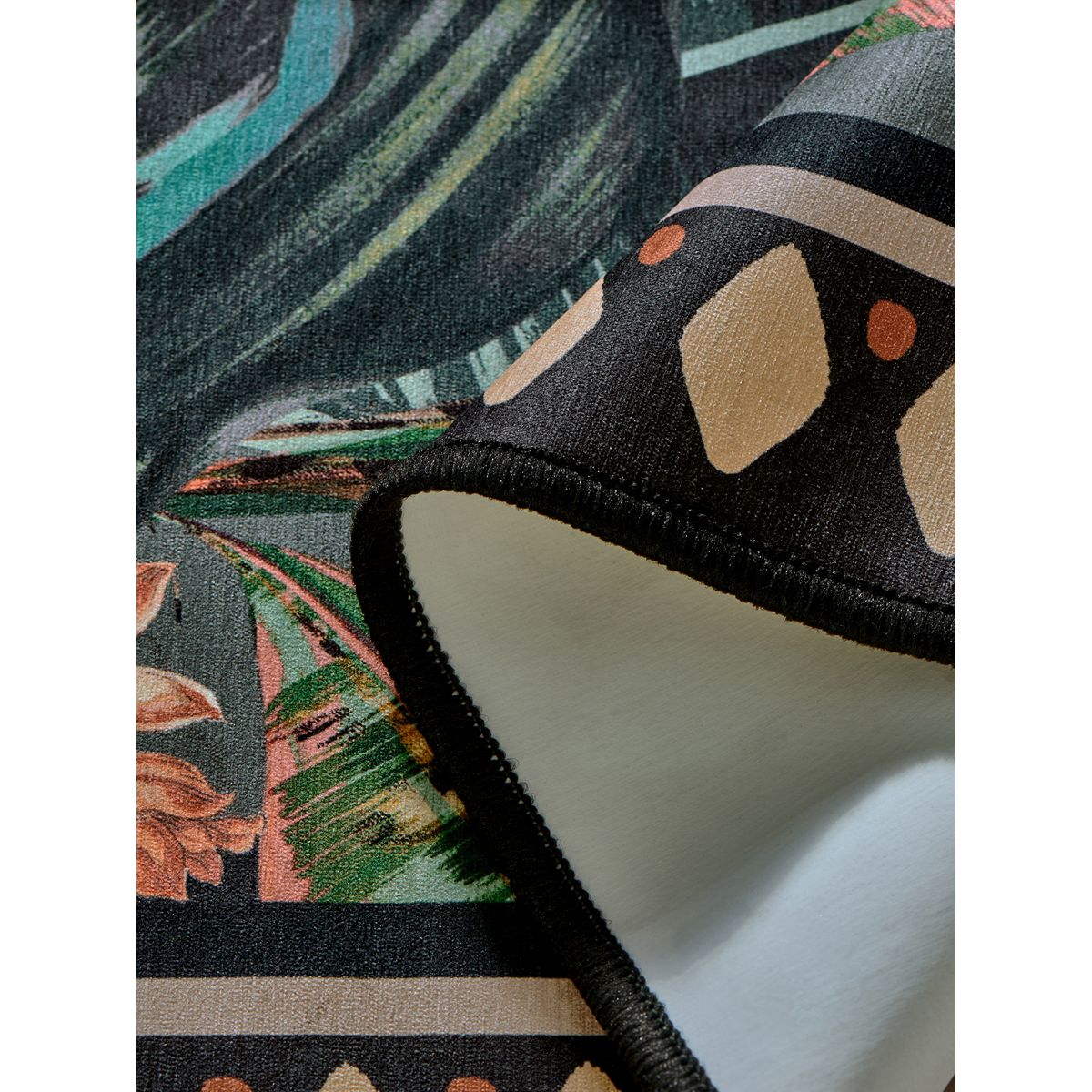 Tapis lavable à liseré tropical gris, NEXT