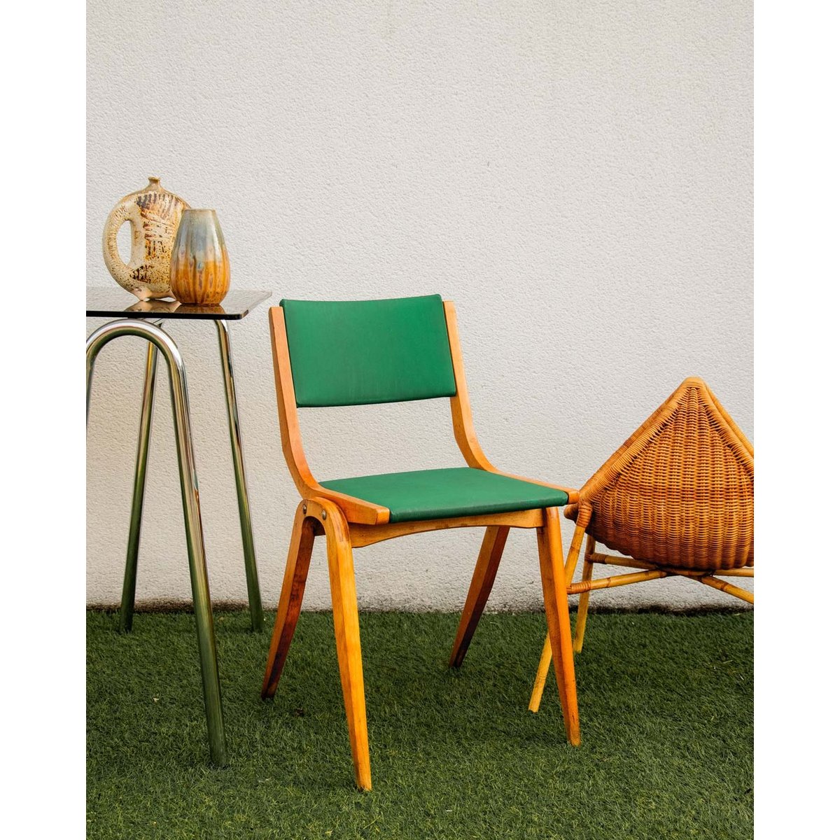 Chaise boomerang en bois Alma N°1200 - Bon état bois clair, DEBONGOUT