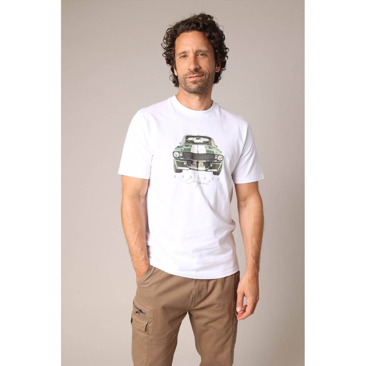 T-shirt en coton avec imprimé voiture rétro sur le devant, coupe droite et col rond FASTCAR blanc, DEELUXE