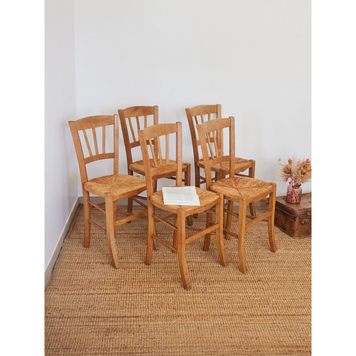 Lot de 5 chaises en paille Claude N°1283 - Bon état bois clair, DEBONGOUT