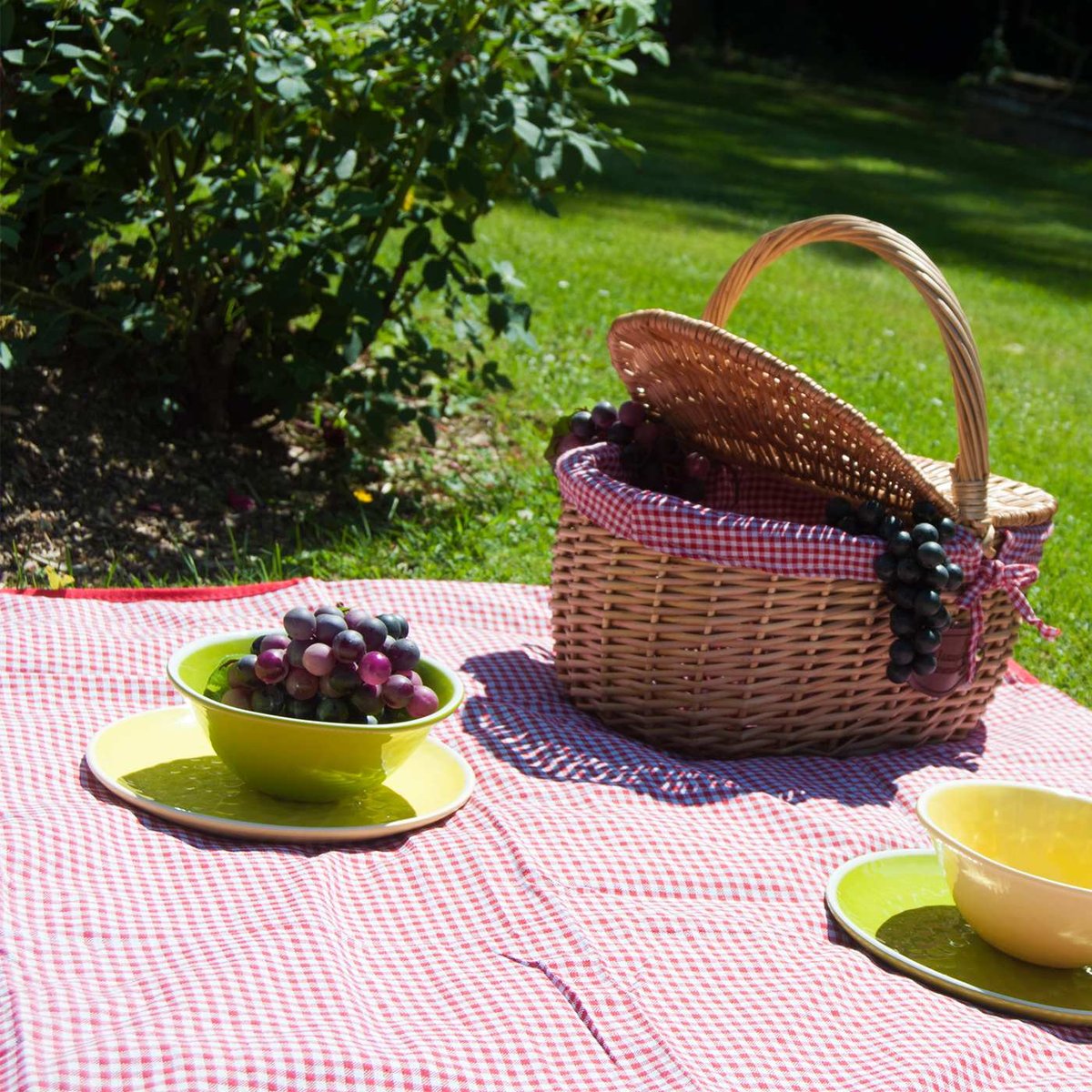Nappe pique-nique à revers imperméable vichy rouge, LES JARDINS DE LA COMTESSE