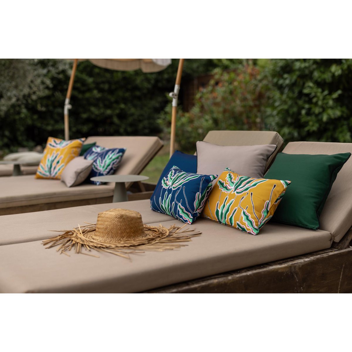 Coussin imprimé Alga outdoor indigo, VIVARAISE