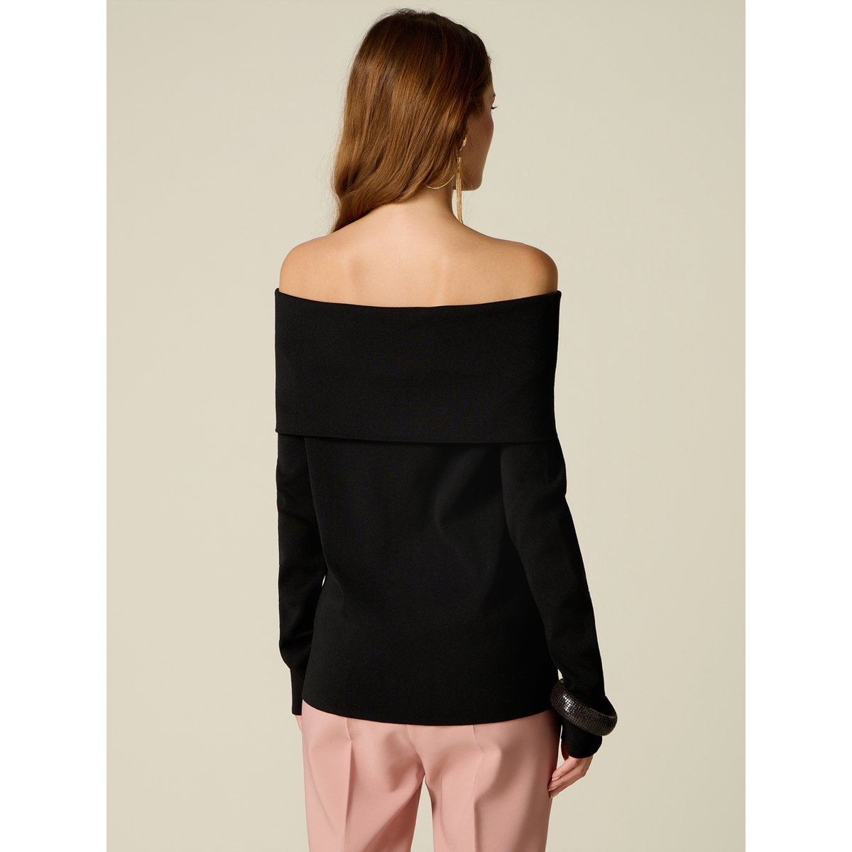Pull épaules dénudées avec revers noir, OLTRE
